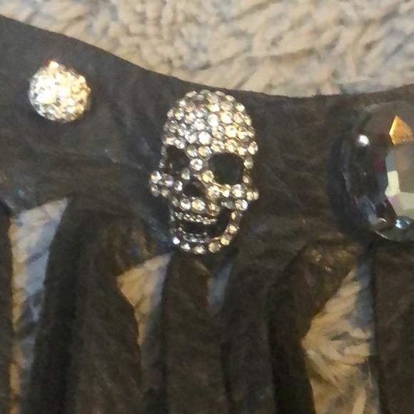 Leather fringe skull necklace - Picture 6 of 6